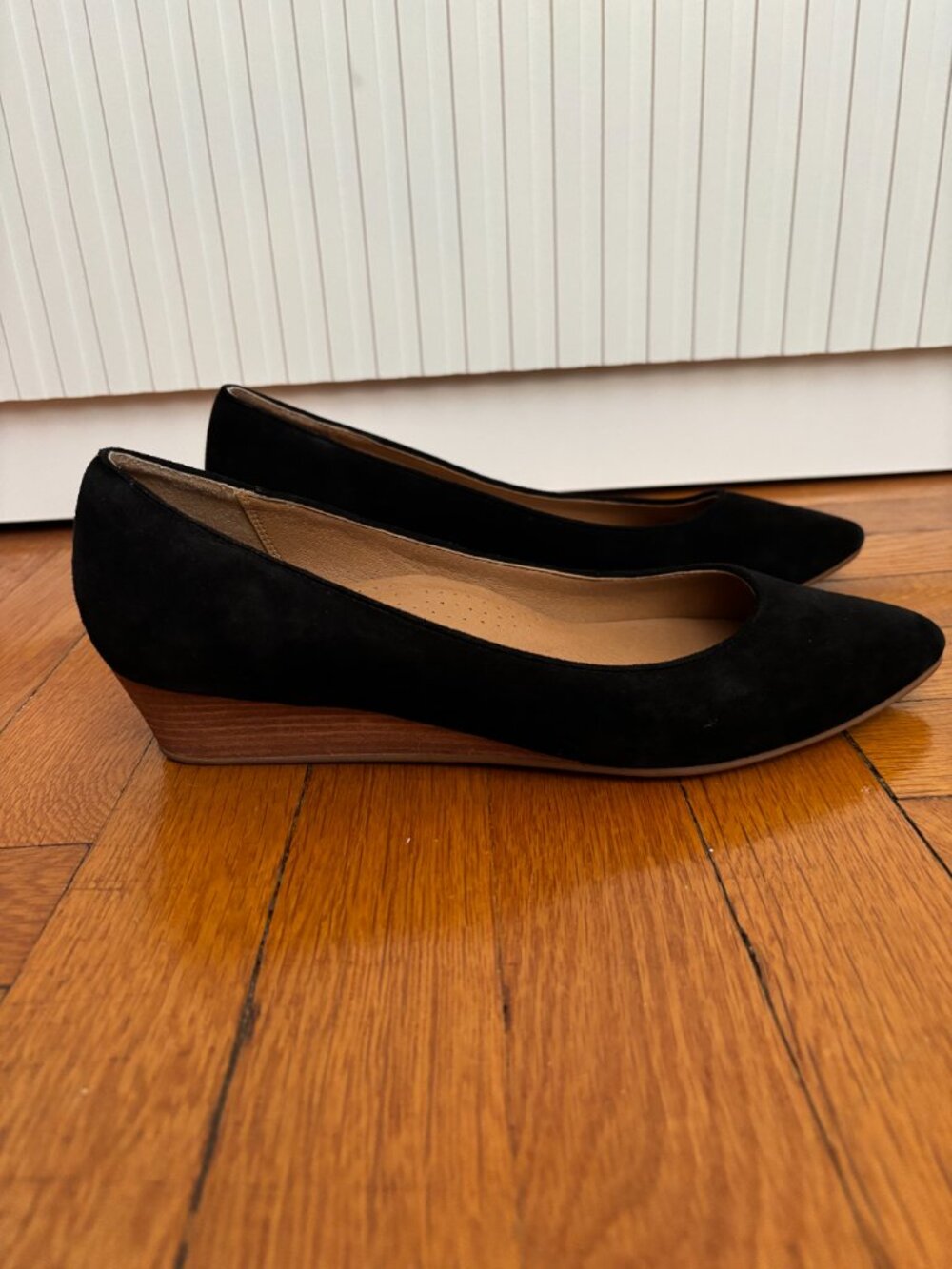 Susina Black Suede Wedge Pumps Pointed Toe Sz 9.5